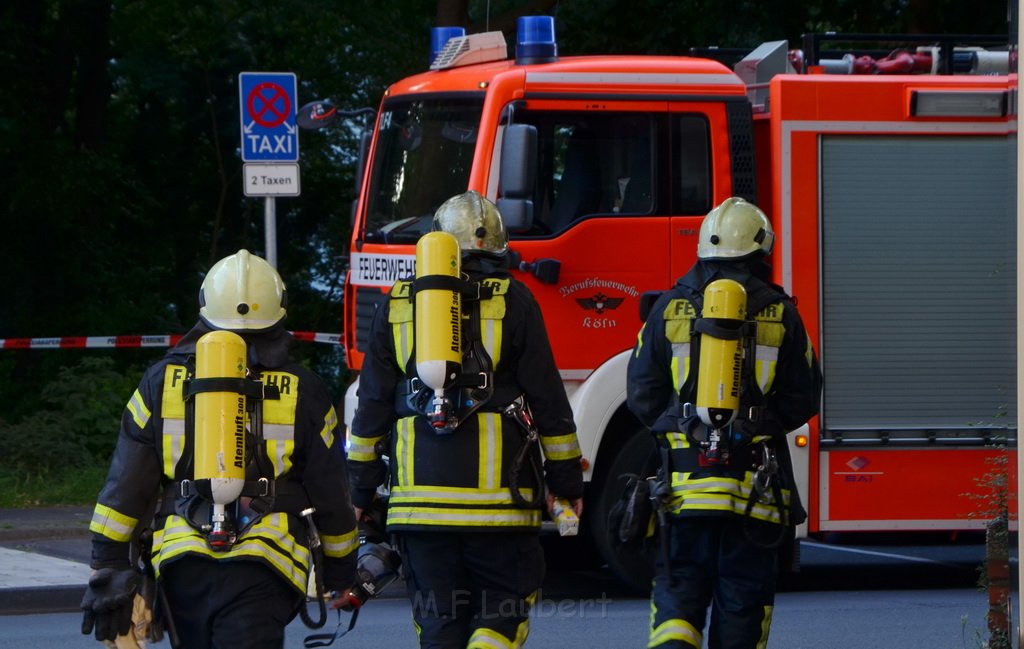 Feuer 3 Koeln Bocklemuend Goerlinger Zentrum P48.JPG - Miklos Laubert